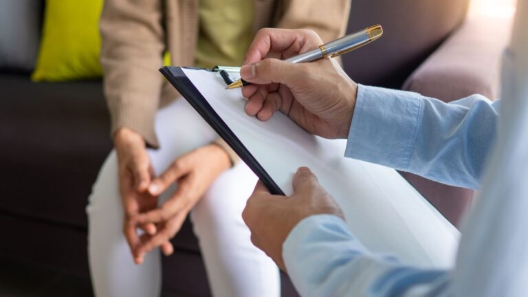 Terapia breve estratégica en el tratamiento de adicciones