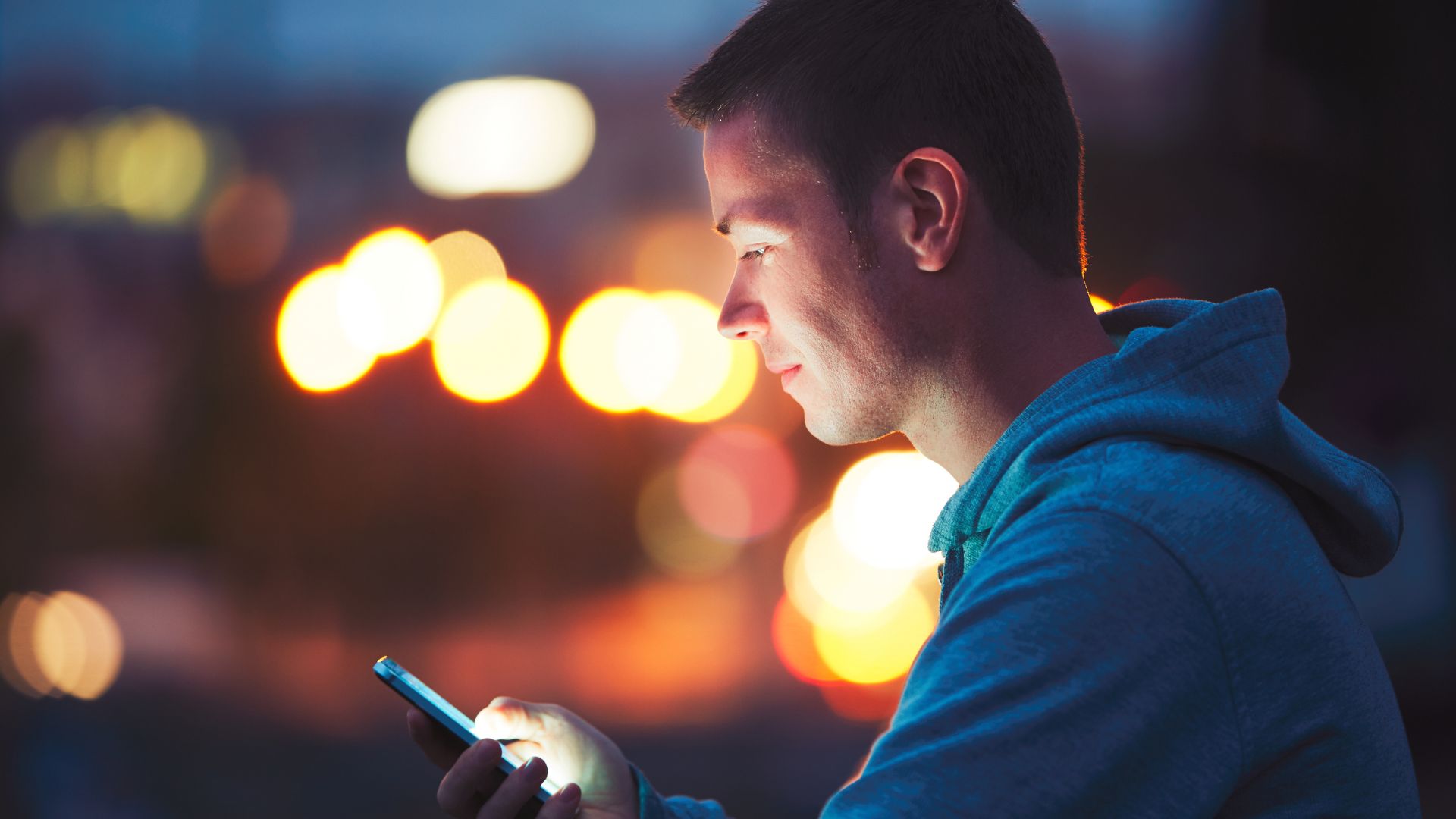 Dopamina y pantallas qué le pasa a tu cerebro cuando no paras de mirar el móvil